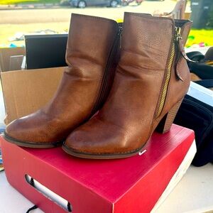 Like New brown booties size 10 brown faux Leather